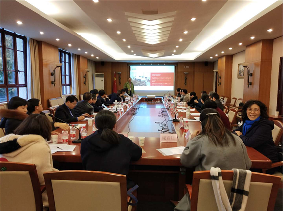 我校在中紡經貿專指委年會作《高職智庫的黎大思考》主題發言，探討經貿咨詢新路徑